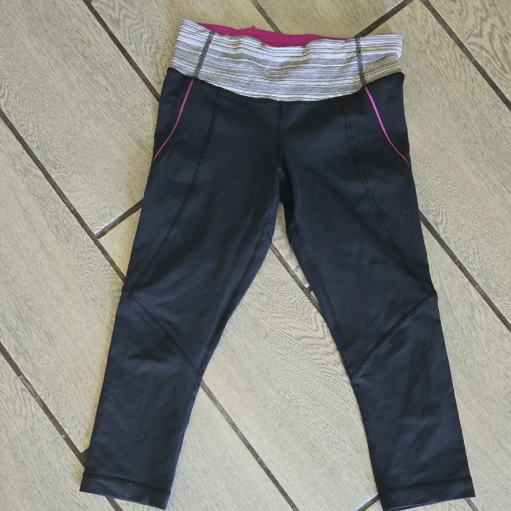 Lululemon Black Crop Leggings‎ with Striped Waistband Size 4 L22